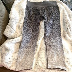 Electric Yoga Tribal Ombré Capri leggings Small